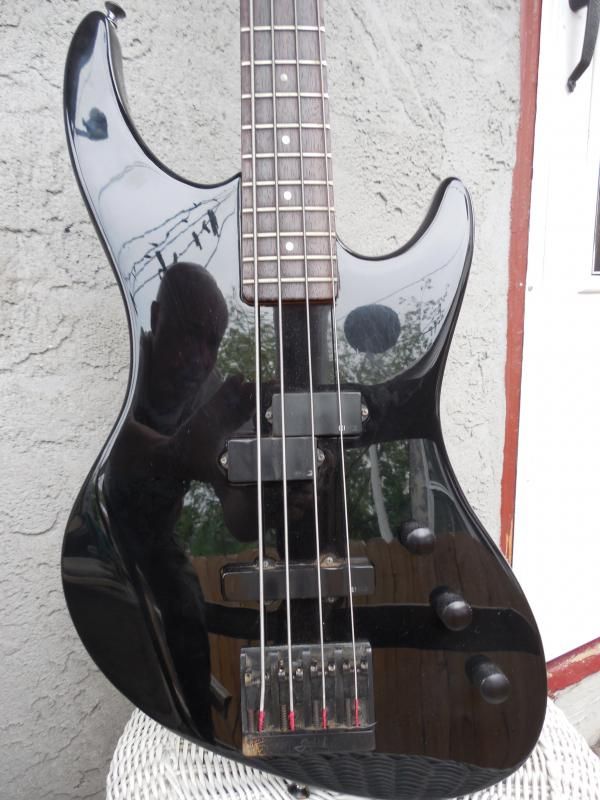 I have a late'80's Guild Pilot fretless bass with an angled neck