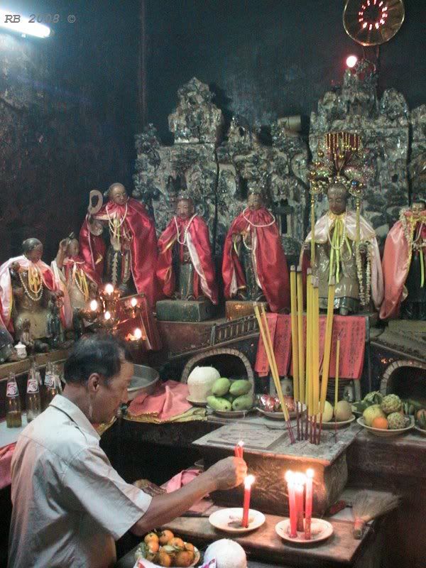 Saigon_pagoda.jpg