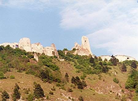 ruinas_bathory002.jpg