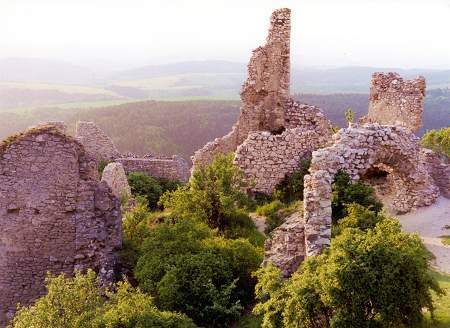 ruinas_bathory003.jpg