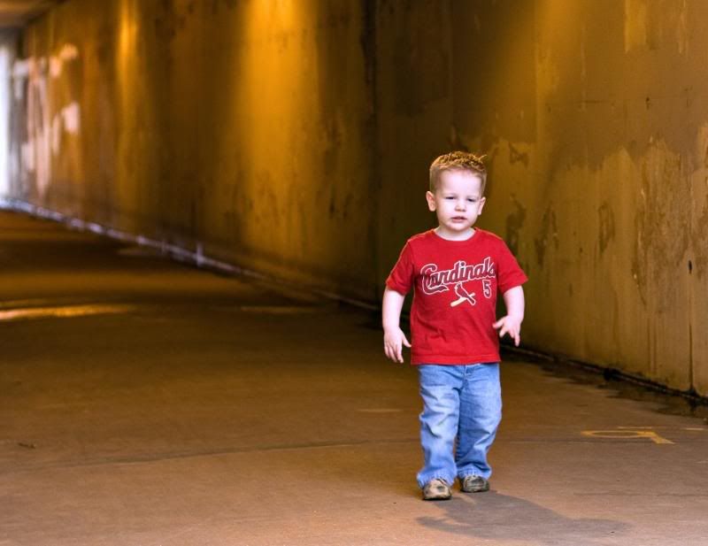 IMAGE: http://i276.photobucket.com/albums/kk2/D40riggs/Michael/inthetunnel.jpg