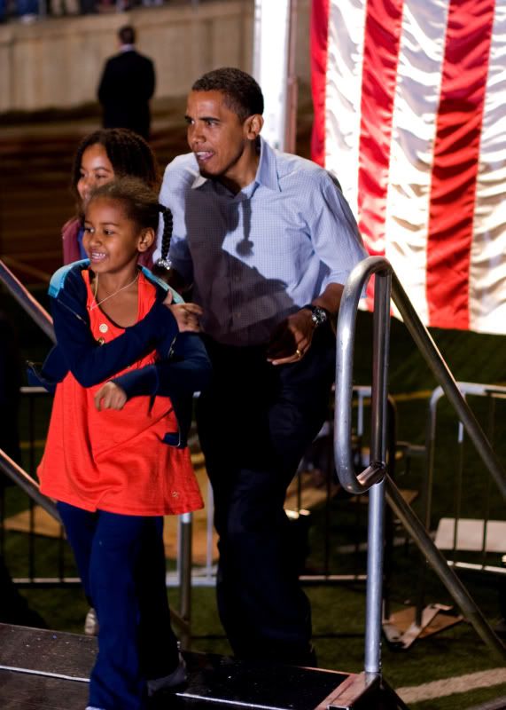 IMAGE: http://i276.photobucket.com/albums/kk2/D40riggs/Obama%20comes%20to%20Springfield/Barackandkids.jpg