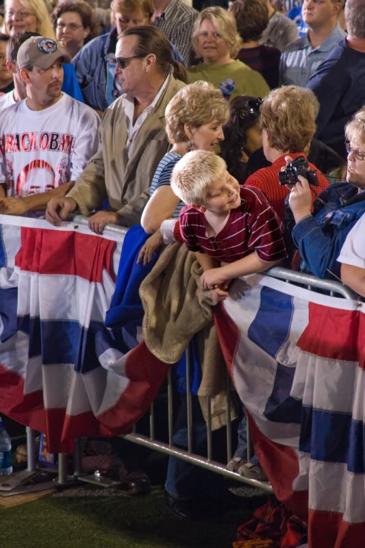 IMAGE: http://i276.photobucket.com/albums/kk2/D40riggs/Obama%20comes%20to%20Springfield/happykid.jpg