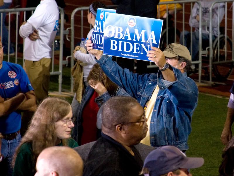 IMAGE: http://i276.photobucket.com/albums/kk2/D40riggs/Obama%20comes%20to%20Springfield/manwithsigns.jpg