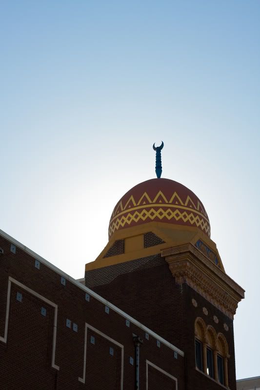 IMAGE: http://i276.photobucket.com/albums/kk2/D40riggs/Street%20Photography/ShrineMosque.jpg