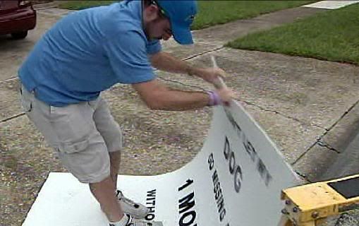 [Lee rips dog sign, emptys water dish 09/10/2008]
