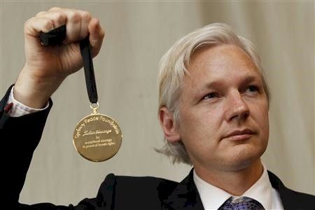 assange holding peace prize