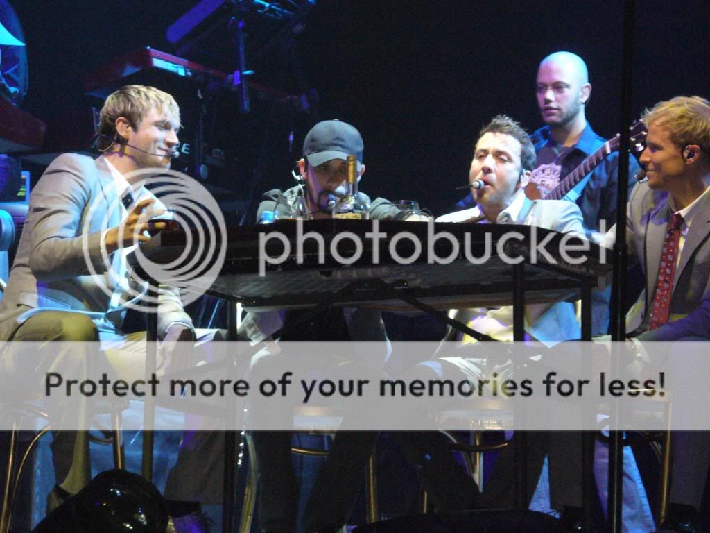 http://i276.photobucket.com/albums/kk25/BackstreetBoys2008/BSB%20Berlin/P1040210.jpg