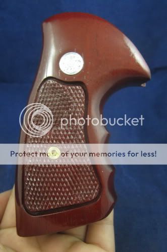   WOOD CHECKERED GRIPS FOR S&W REVOLVERS, K, L FRAME, SQUARE/ROUND BUTT