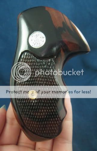 NEW WOOD CHECKERED GRIPS FOR S&W J FRAME, BODYGUARD, M.60, ROUND BUTT 