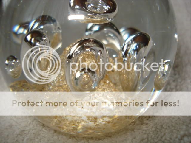   CRYSTAL GLASS PAPERWEIGHT GOLD DUST GLOBE PAPERWEIGHT UNIQUE  